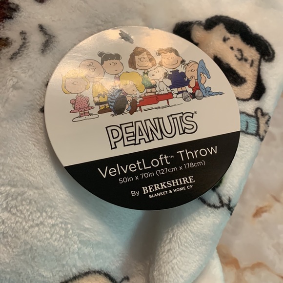 Peanuts Bedding Peanuts Velvet Soft Throw Blanket By Berkshire